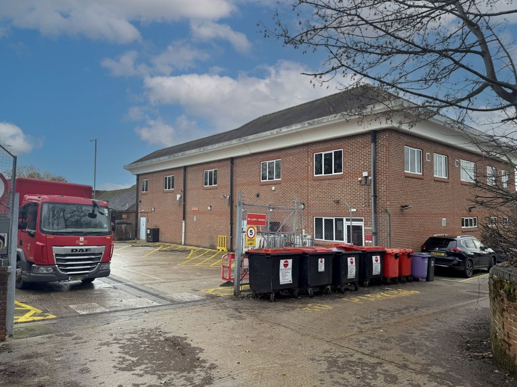 Property photo 2 of 8 Photo 3