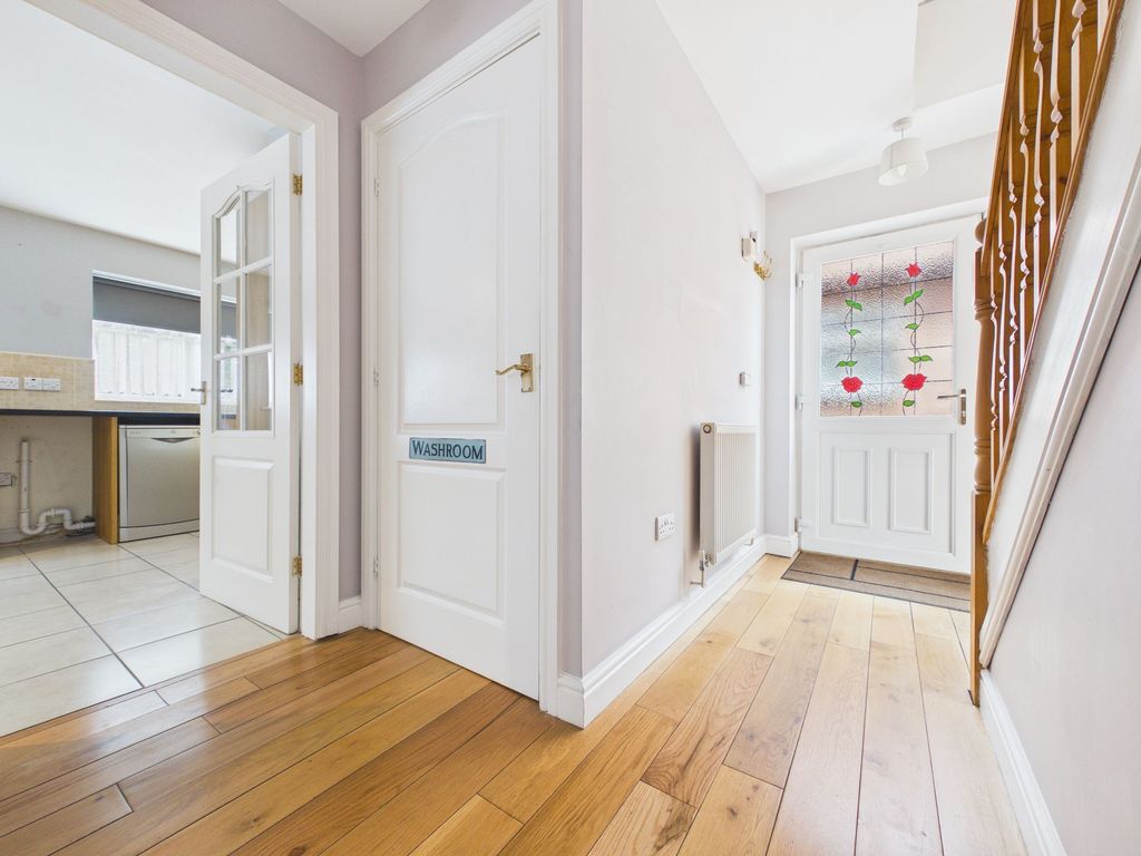 Property photo 3 of 19 Entrance Hall