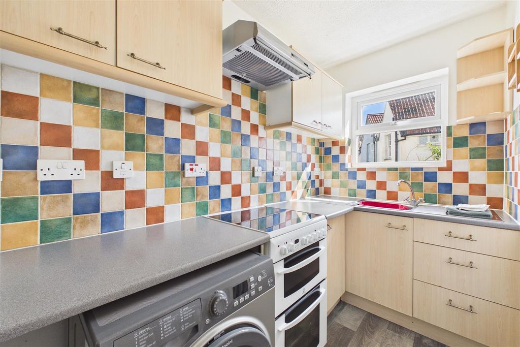 Property photo 3 of 9 Kitchen 2.Jpg