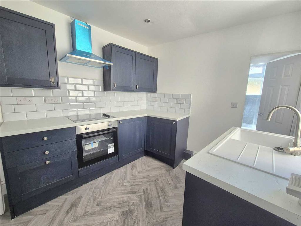 Property photo 2 of 18 Kitchen