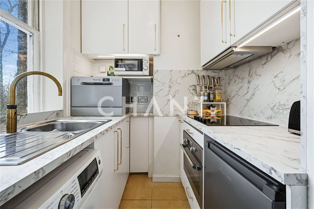 Property photo 3 of 11 Picture No. 10