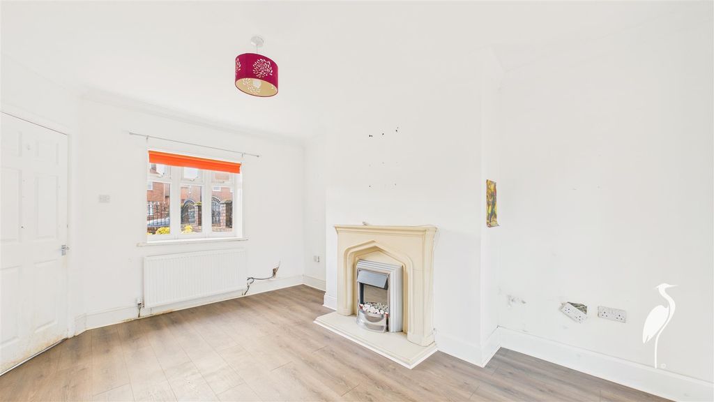 Property photo 3 of 14 Lounge