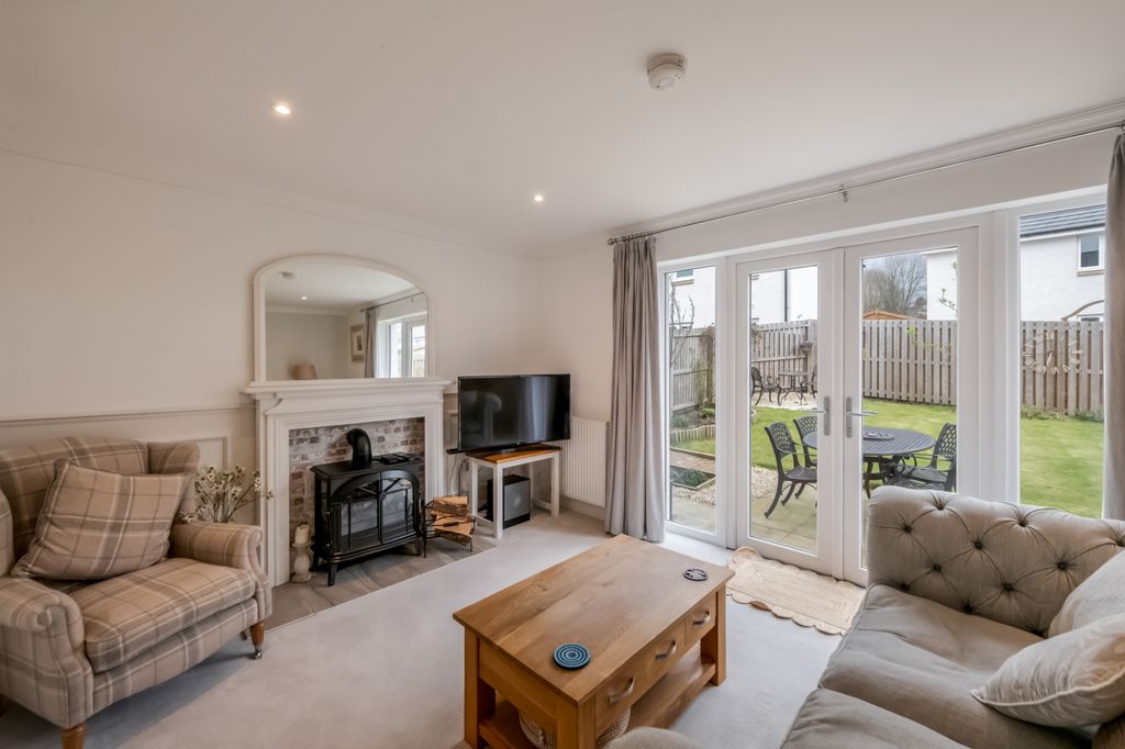 Property photo 2 of 25