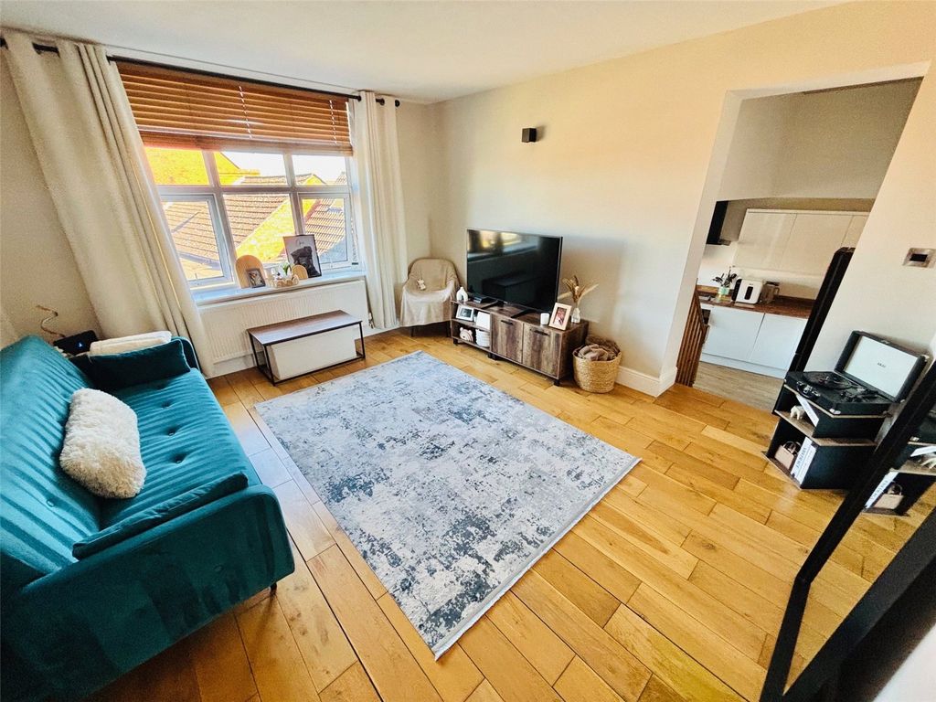 Property photo 3 of 12 Lounge