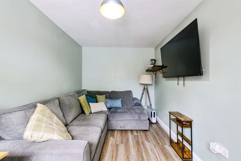 Property photo 2 of 20 Pbox-Img.Jpg