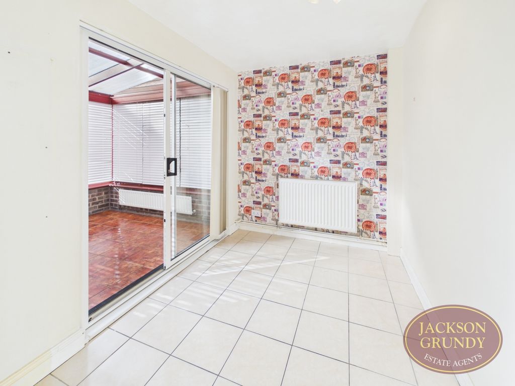 Property photo 3 of 13 Hopping Hill Gardens