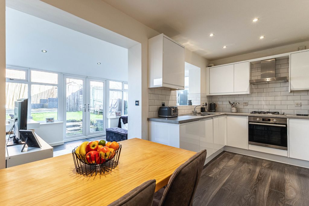 Property photo 2 of 18 Kitchen