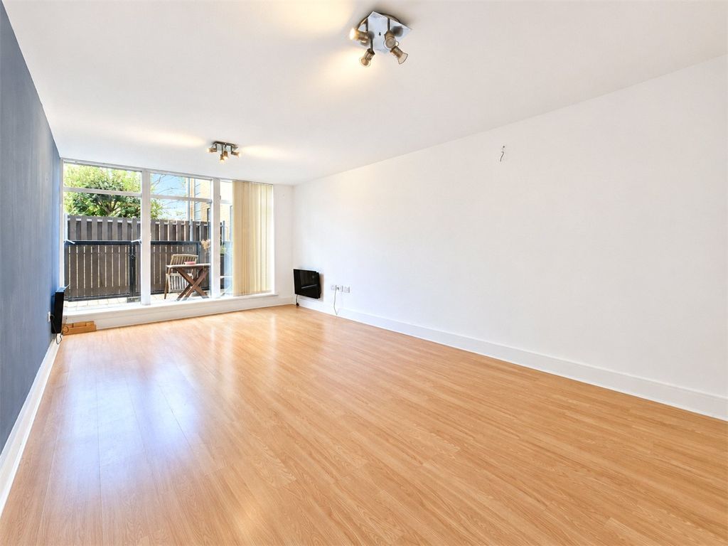 Property photo 3 of 11 Picture No. 14