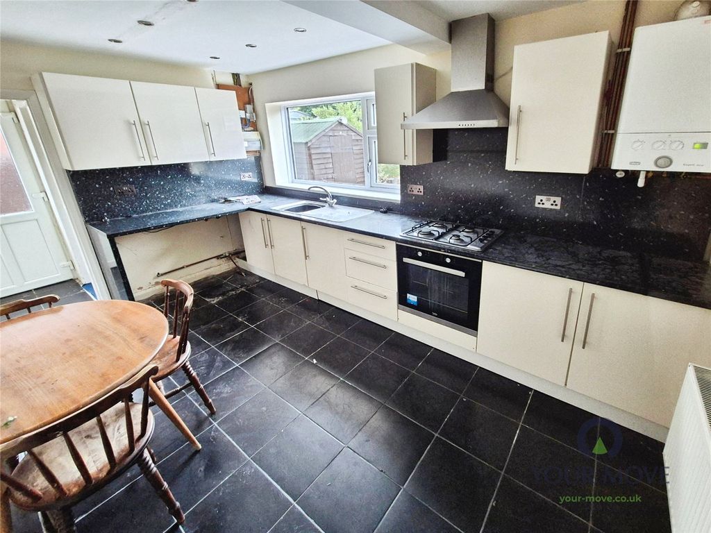 Property photo 3 of 9 Kitchen