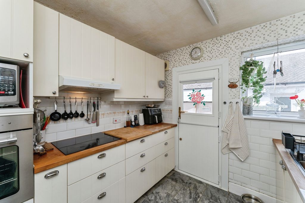 Property photo 2 of 21 Kitchen