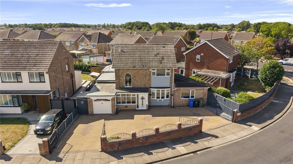 Property photo 1 of 36 Picture No. 04