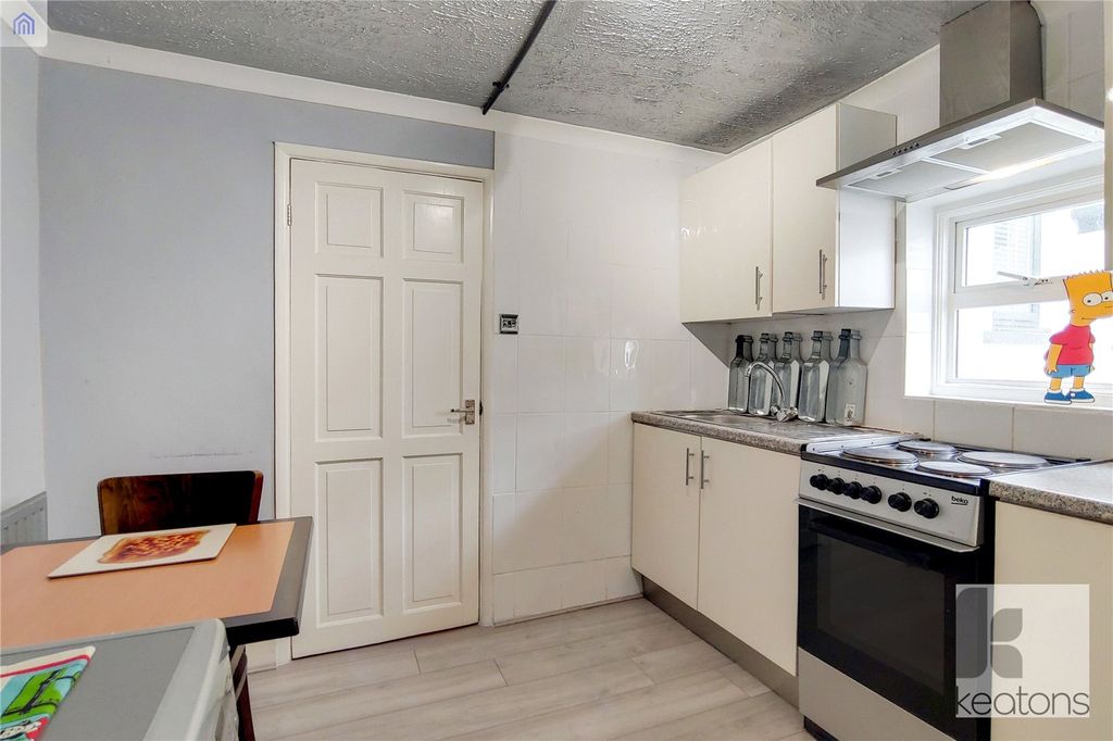 Property photo 2 of 6 Kitchen