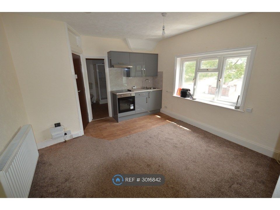Property photo 2 of 6 Kitchen