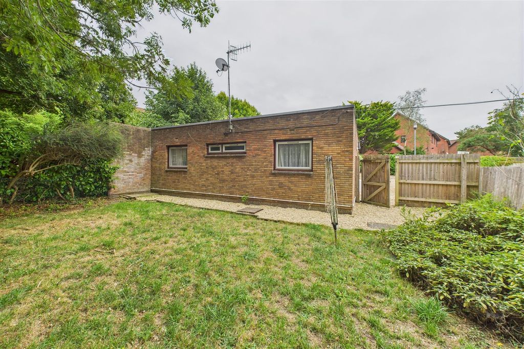 Property photo 2 of 34 1A Shaplands, Stoke Bishop, Bristol Bs9 1Ay | A Fr
