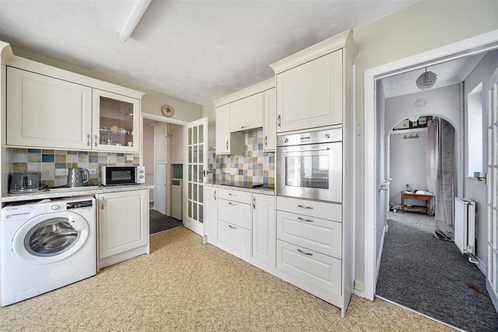 Property photo 2 of 19 Kitchen