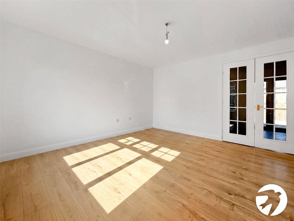 Property photo 2 of 14 Picture No. 17