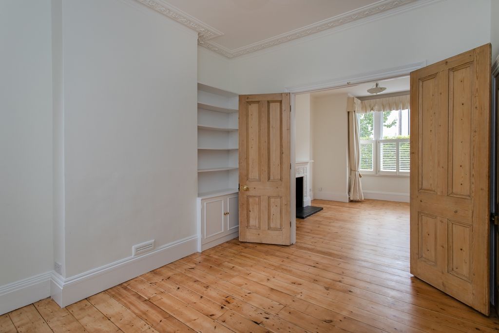 Property photo 3 of 18 30-Fernhurst-Road-12