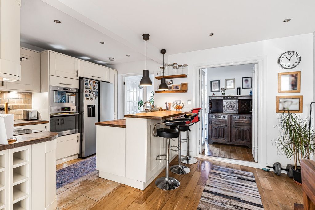 Property photo 3 of 17