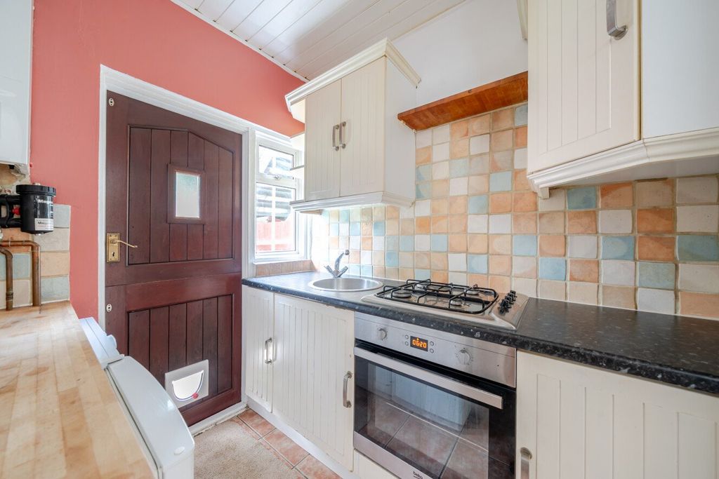 Property photo 2 of 9 Picture No. 16