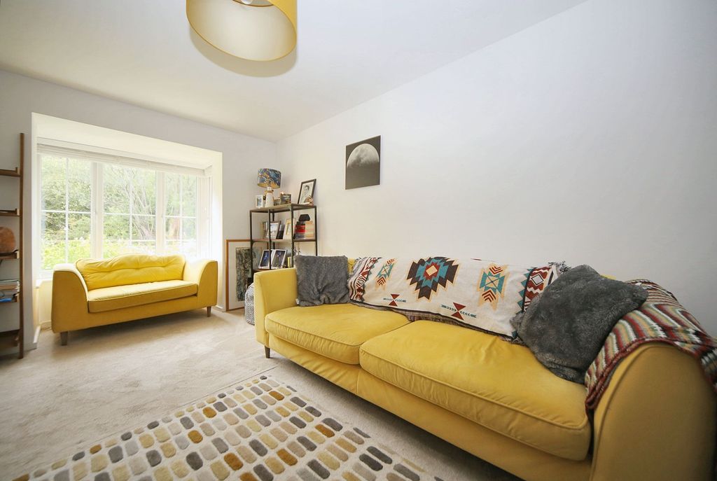 Property photo 2 of 25