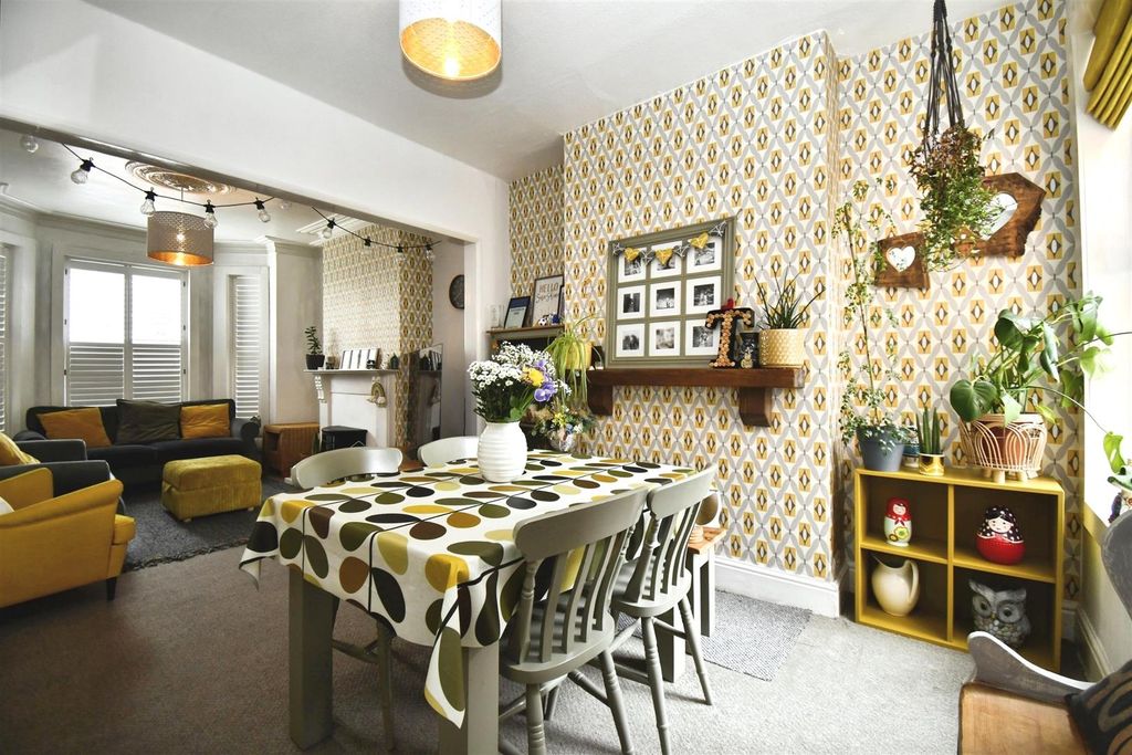 Property photo 3 of 19 Dining Room