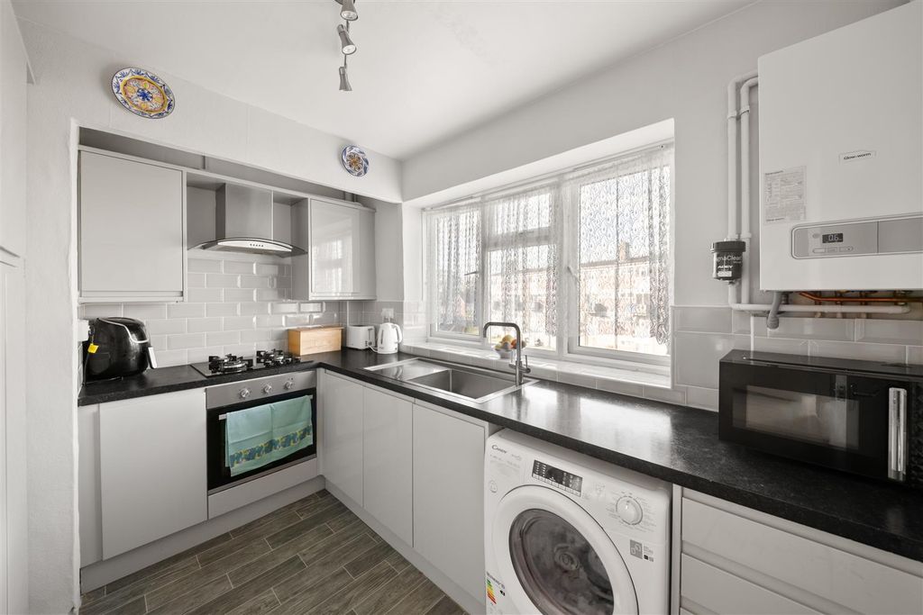 Property photo 3 of 14 4