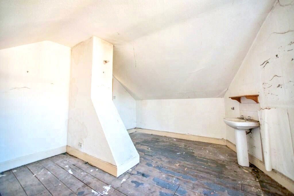 Property photo 2 of 28