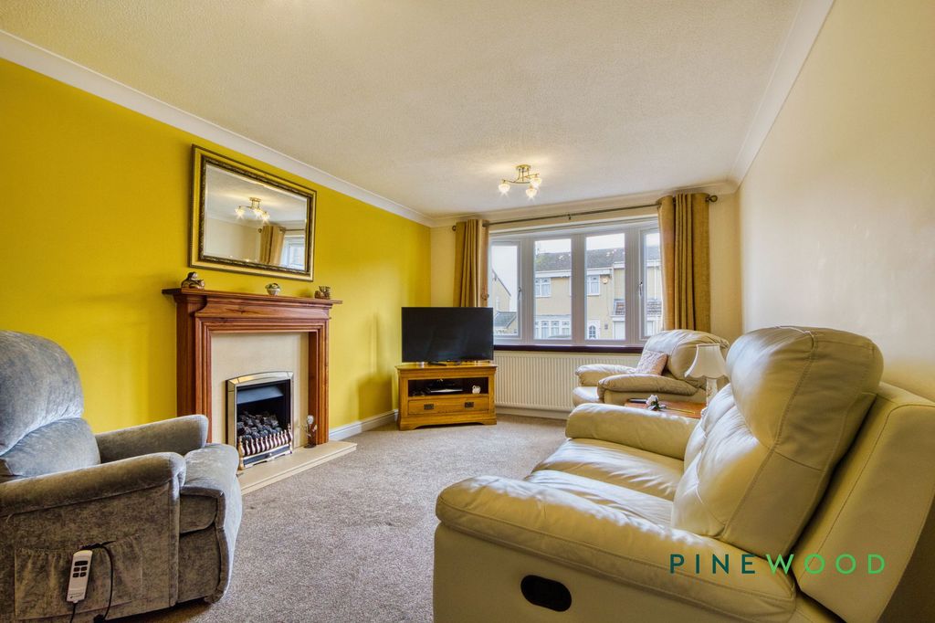 Property photo 2 of 21 Living Room