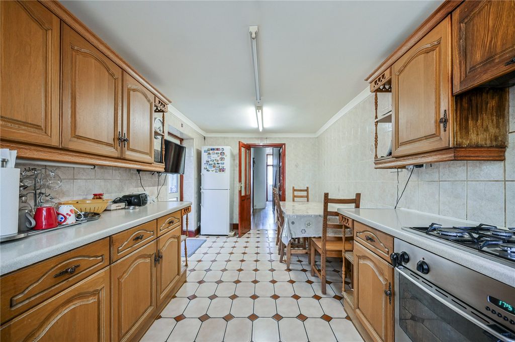 Property photo 2 of 23 Picture No. 11