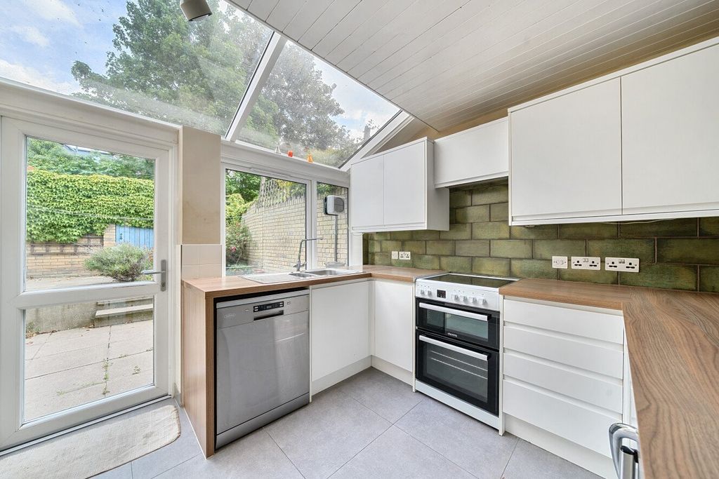 Property photo 3 of 19 Picture No. 17