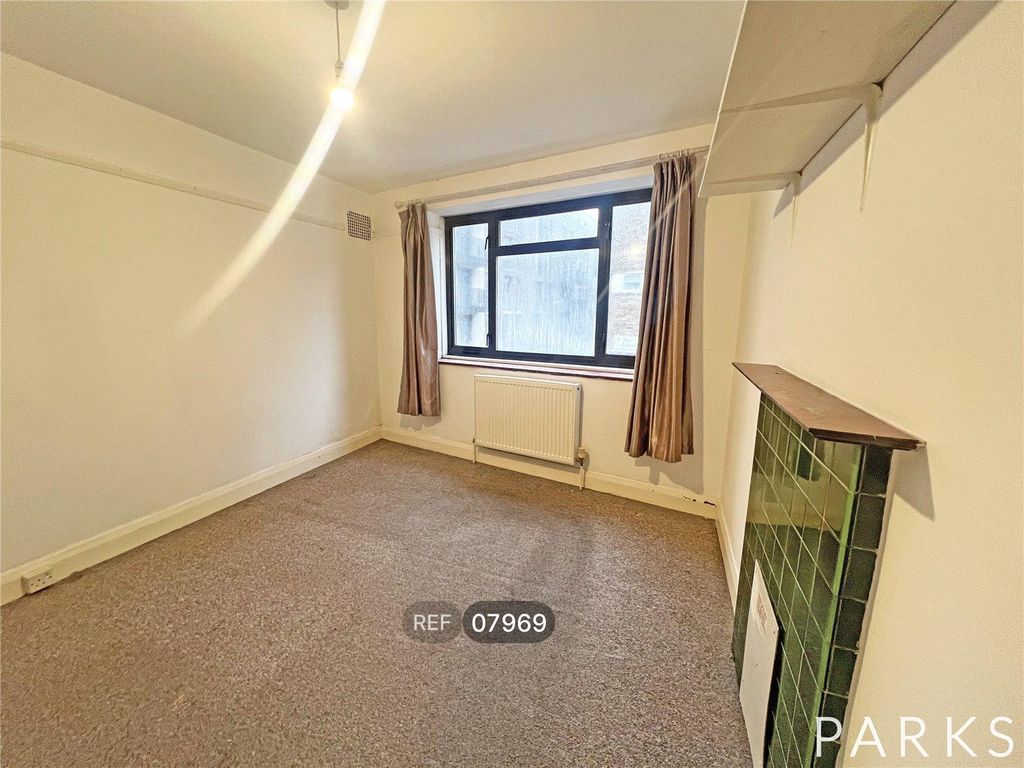 Property photo 2 of 6 Bedroom 1