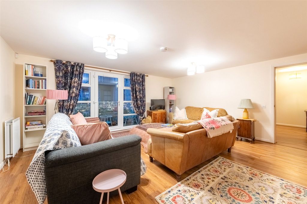 Property photo 2 of 25 Tailor Place 38