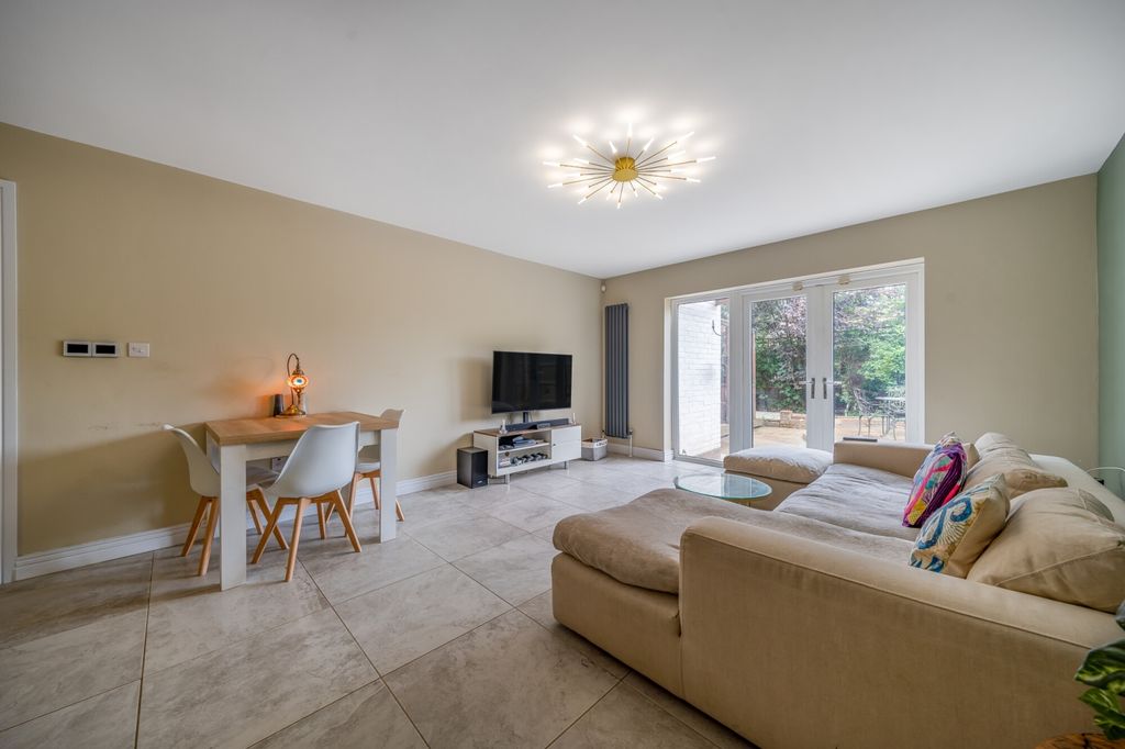 Property photo 2 of 23 1121933 (2)