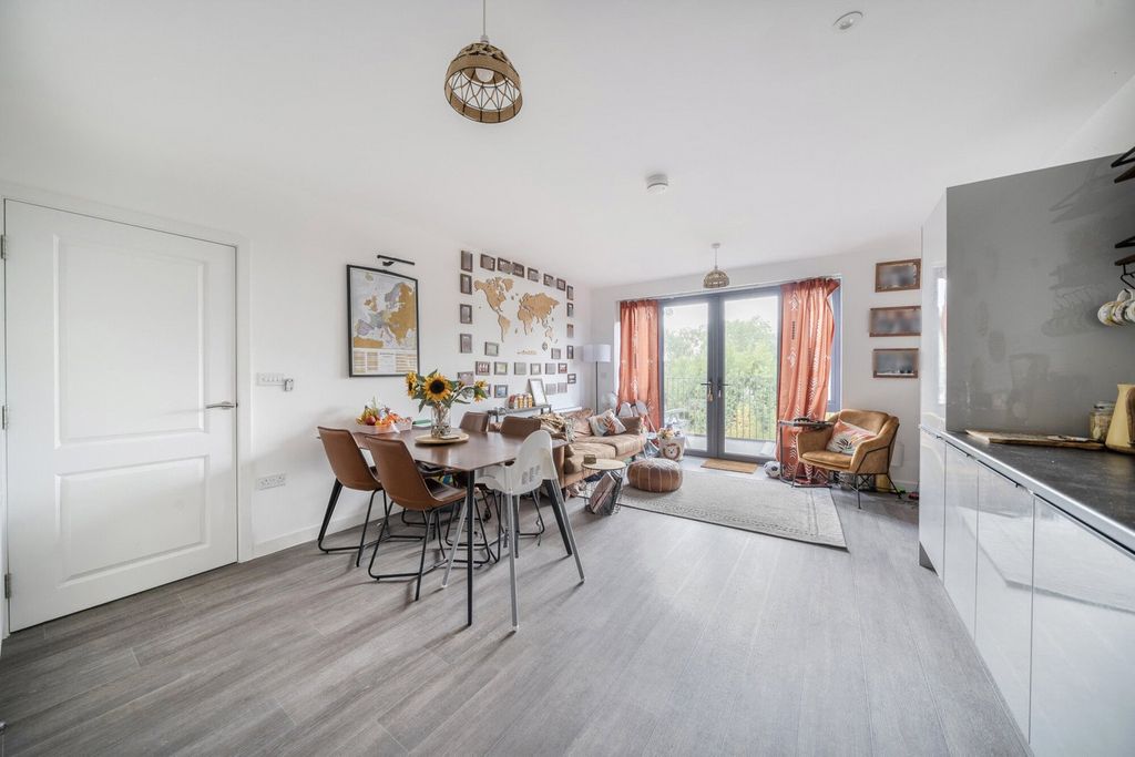 Property photo 2 of 20 1319464-13-6866c0...