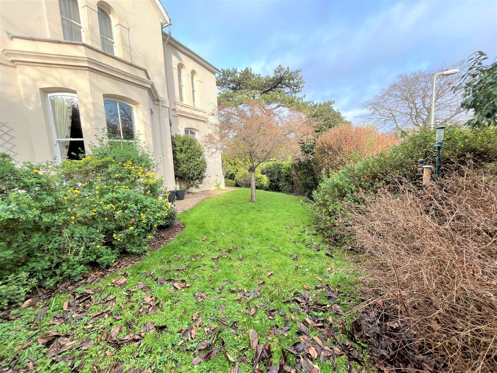 Property photo 3 of 12 Garden
