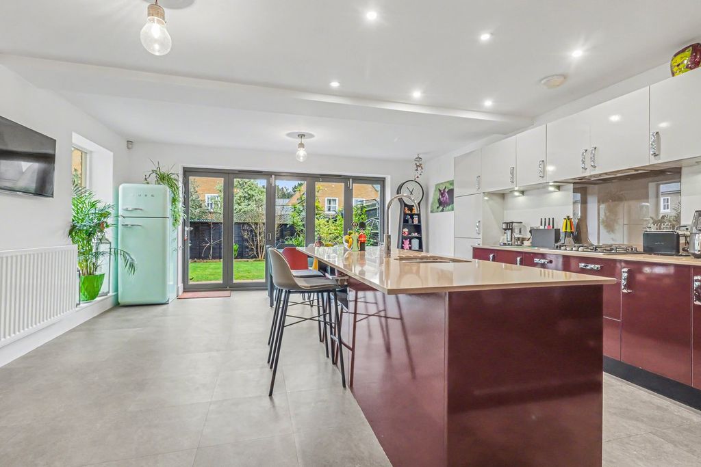 Property photo 2 of 27