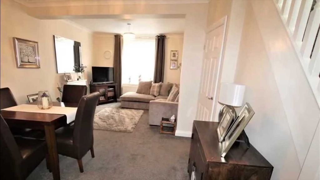 Property photo 3 of 12 Lounge