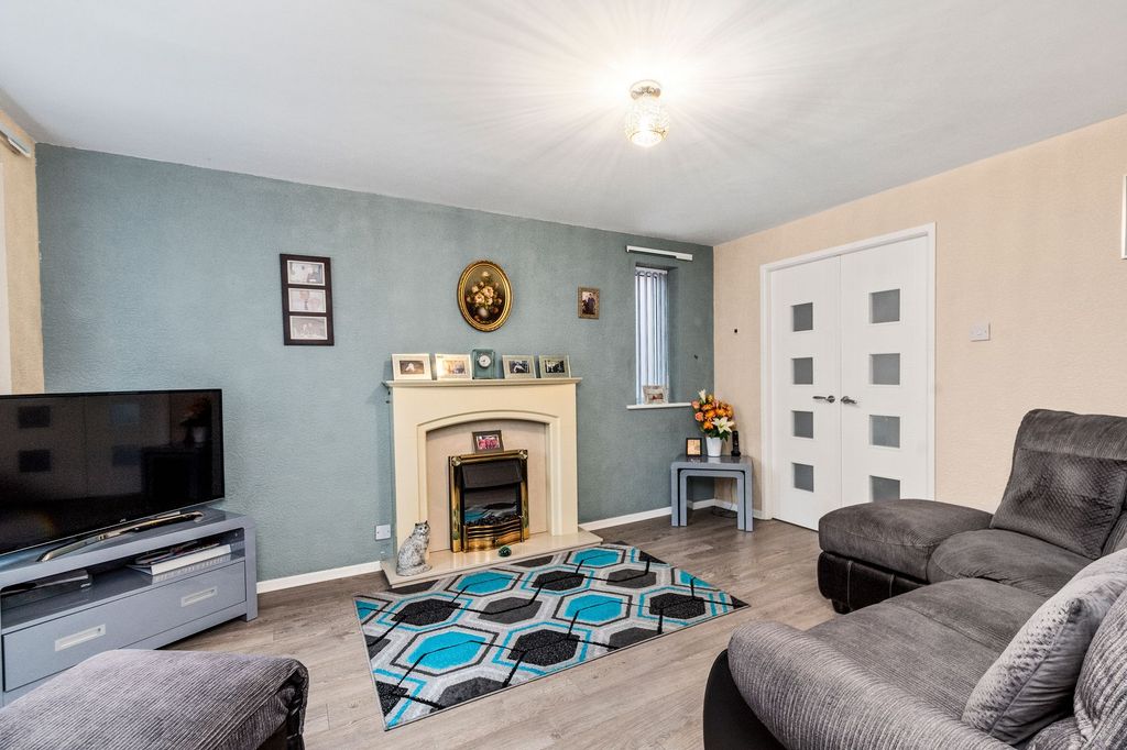 Property photo 2 of 34