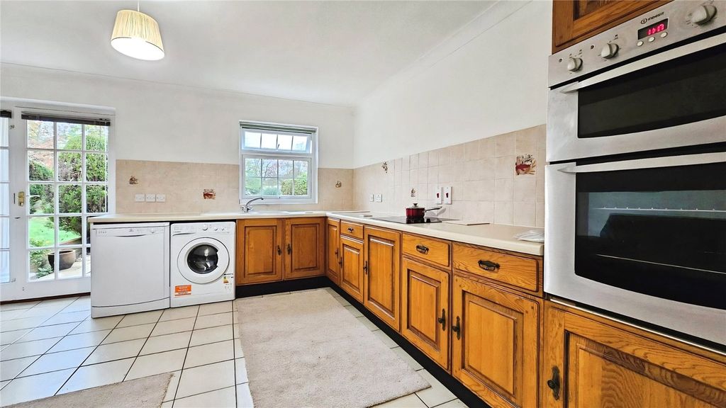 Property photo 3 of 19 Kitchen