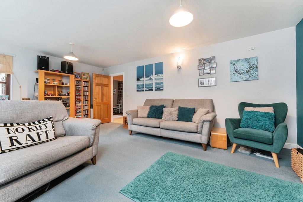 Property photo 3 of 19 Pbox-Img.Jpg