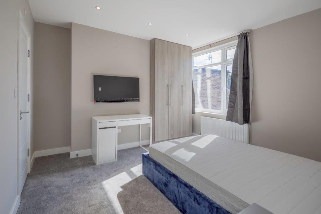 Property photo 1 of 5 378Goldhawkroad-Whit
