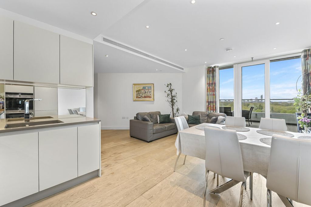 Property photo 3 of 19 Living Room