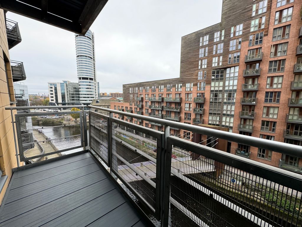 Property photo 1 of 11 Balcony
