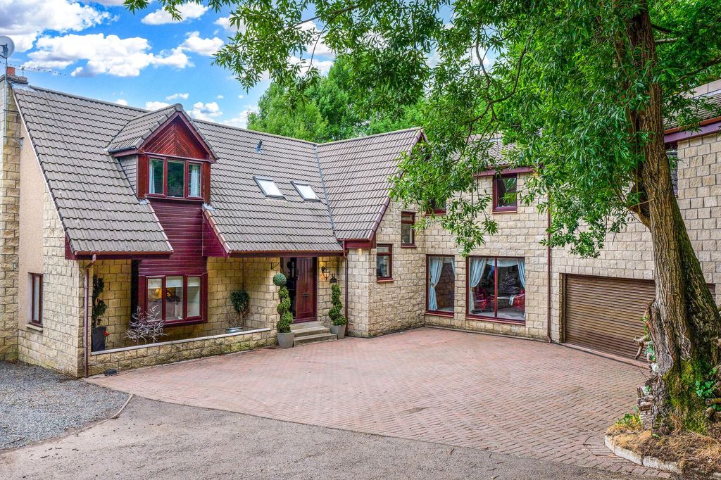 Property photo 1 of 26 Main Birch Lodge