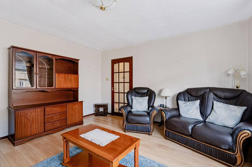 Property photo 3 of 27