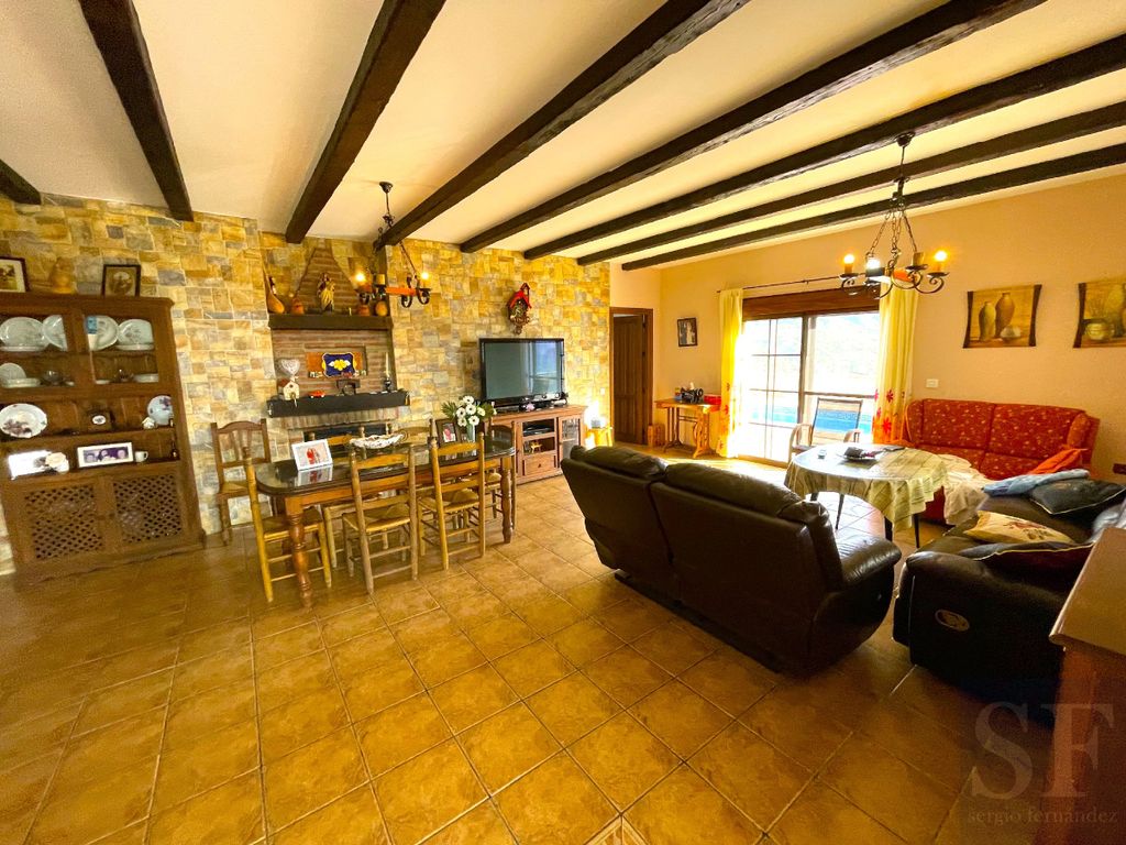 Property photo 2 of 19