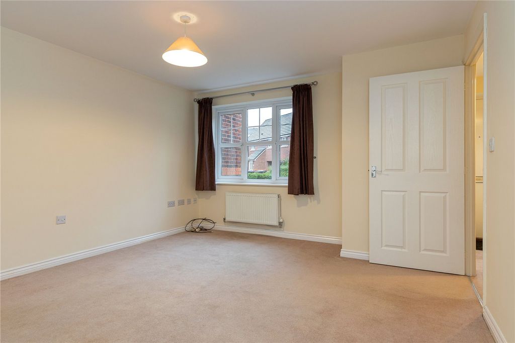 Property photo 3 of 11 Living Room