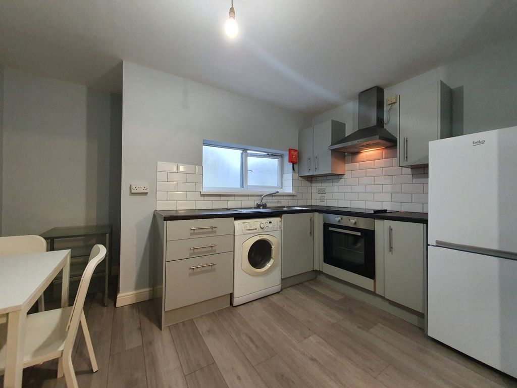 Property photo 1 of 11 2 Bedroom Flat For Rent