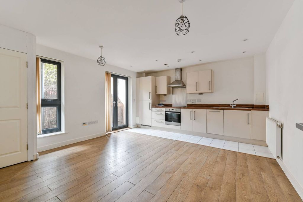 Property photo 2 of 10