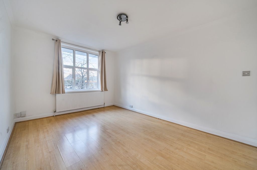 Property photo 3 of 17 1402829-17-696Fa2...